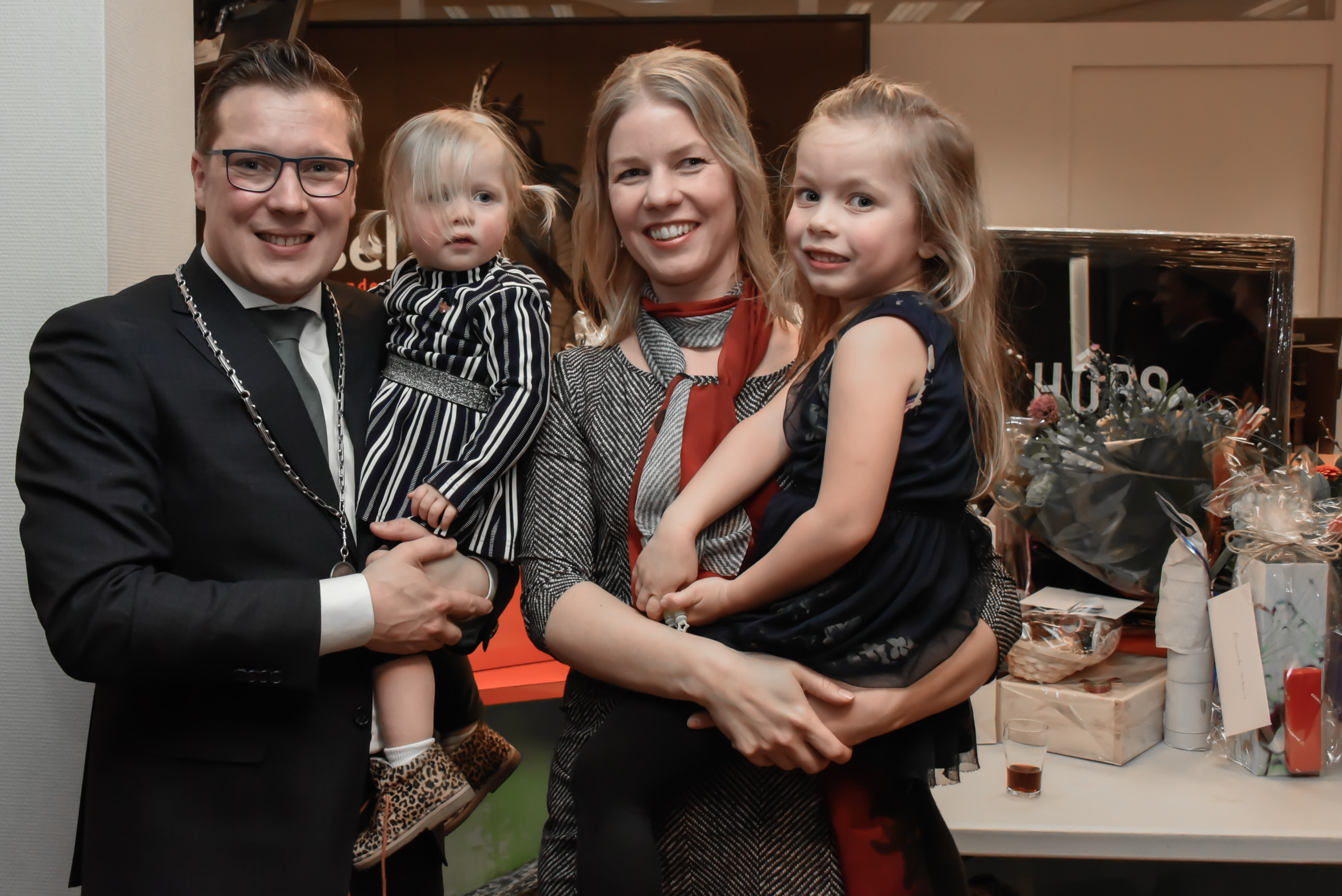 Burgemeester Bob Vostermans met zijn vrouw en kinderen
