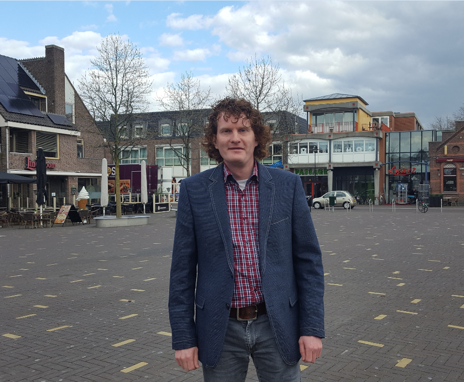 Centrummanager Sander Mattheijssen in het centrum van Reuver
