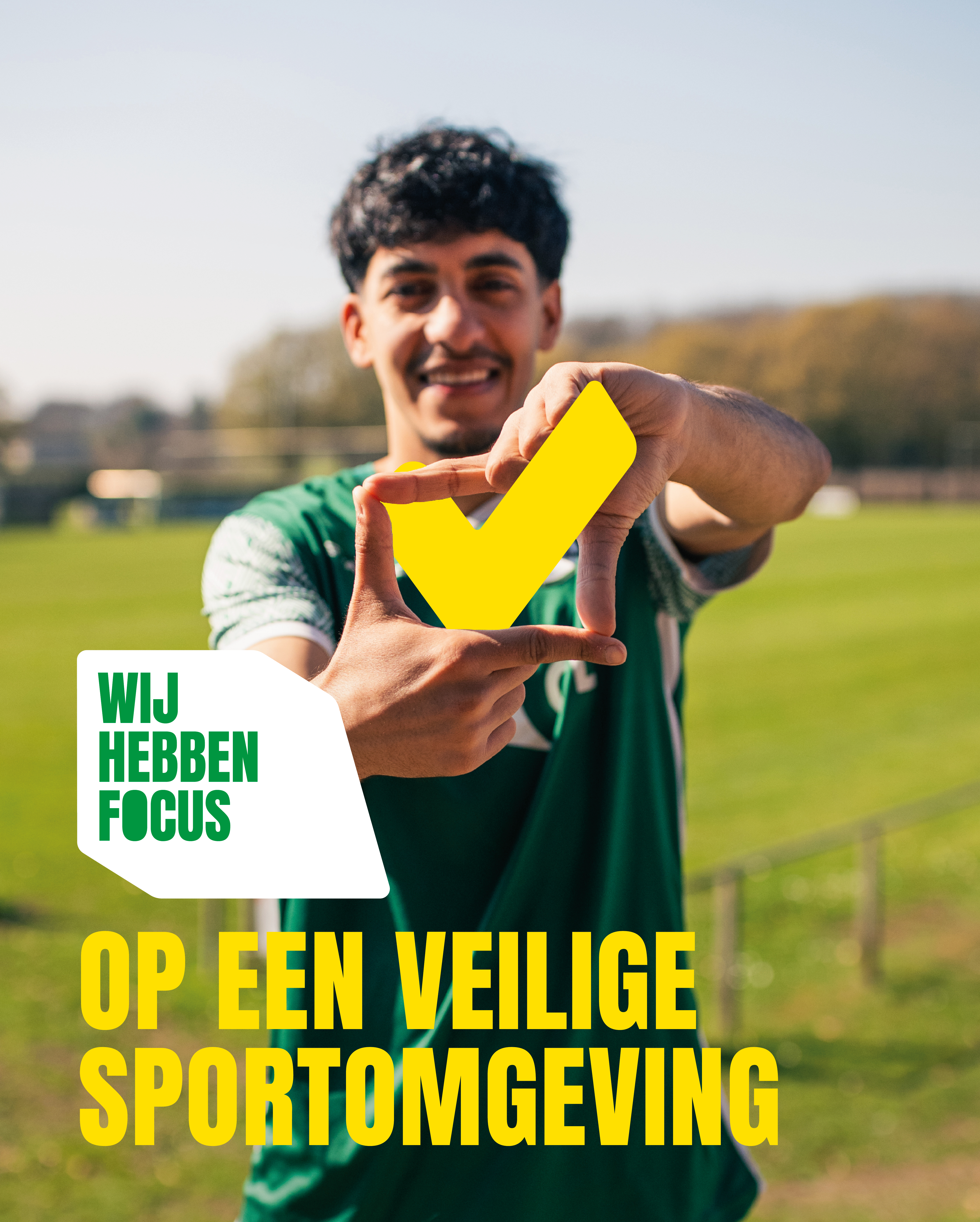 Jongen met vingers in kader met een vinkje die hoort bij de campagne "Wij hebben focus" voor een veilig verenigingsklimaat