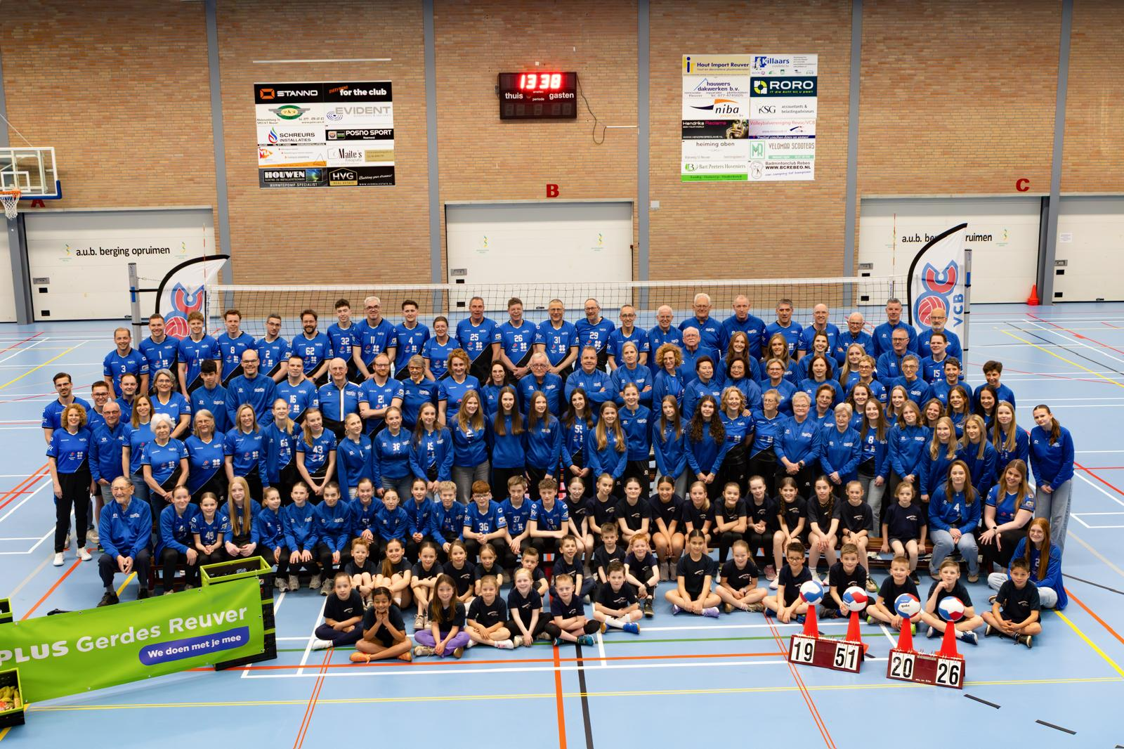 Groepsfoto volleybalvereniging Revoc/VCB