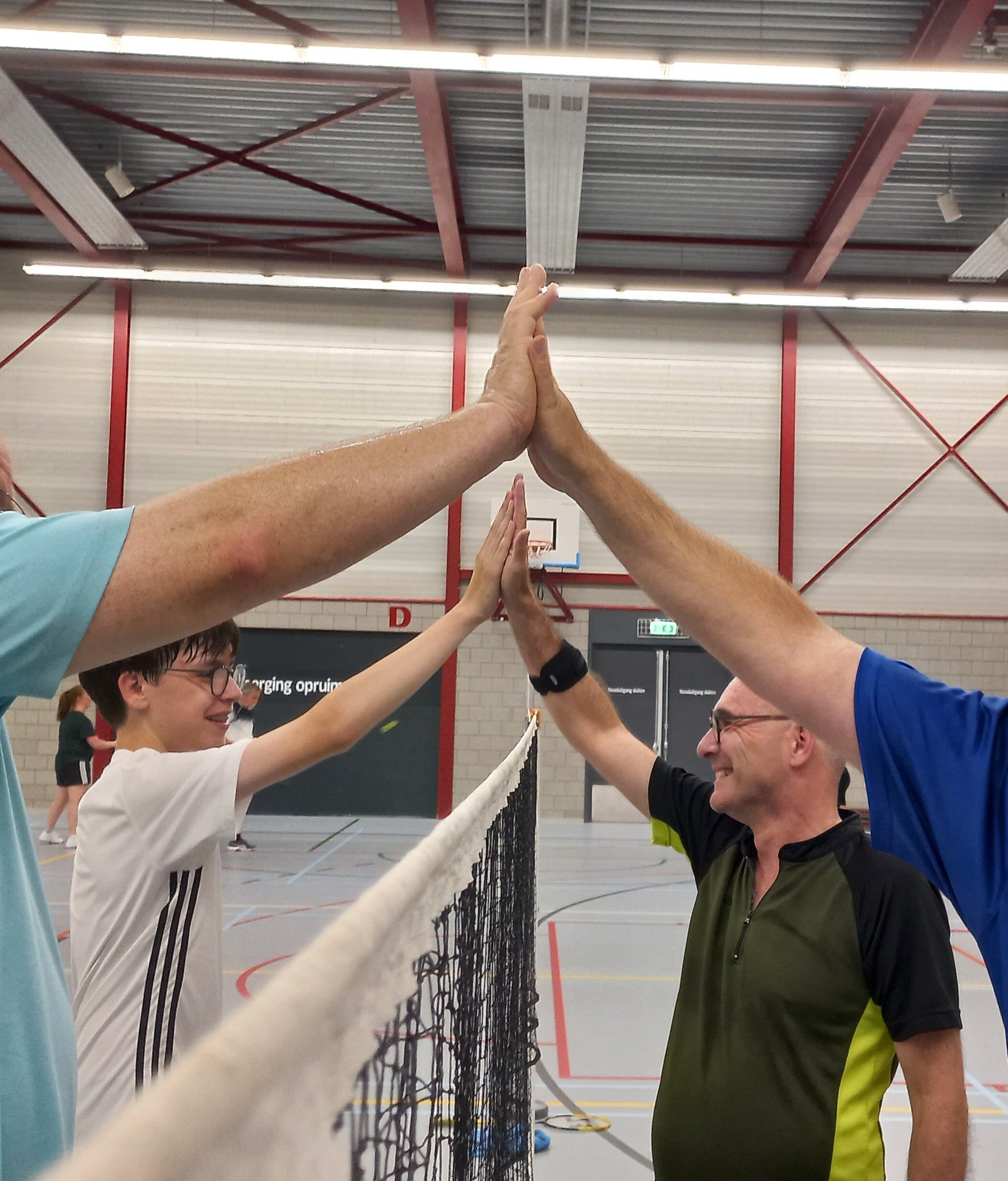 Foto van leden van badmintonclub Rebeo